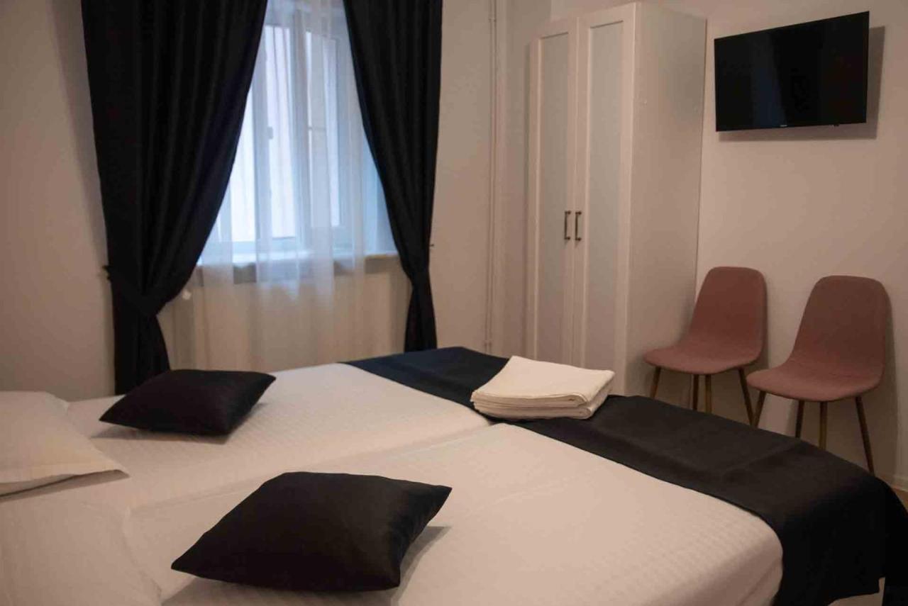 Hotel Casa Cattleya à Târgu Jiu Extérieur photo