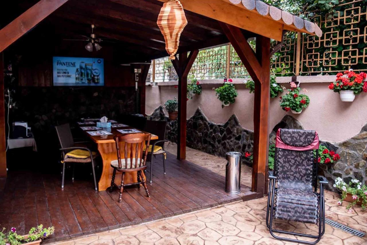 Hotel Casa Cattleya à Târgu Jiu Extérieur photo